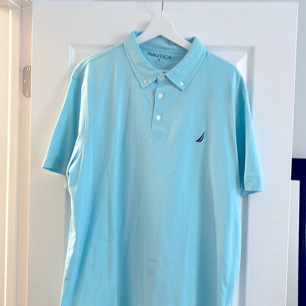 Men’s Nautica shorts sleeve polo size XL in light blue teal.